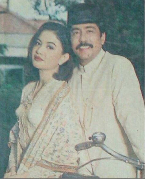 pasangan sinetron ikonik 90-an © 2022 berbagai sumber pasangan sinetron ikonik 90-an © 2022 berbagai sumber