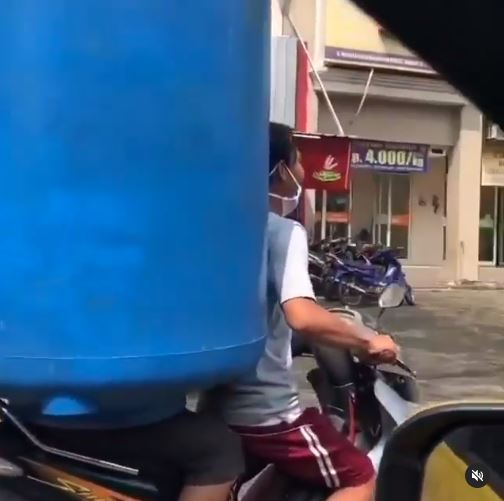 maksa bawa barang pakai kendaraan © berbagai sumber