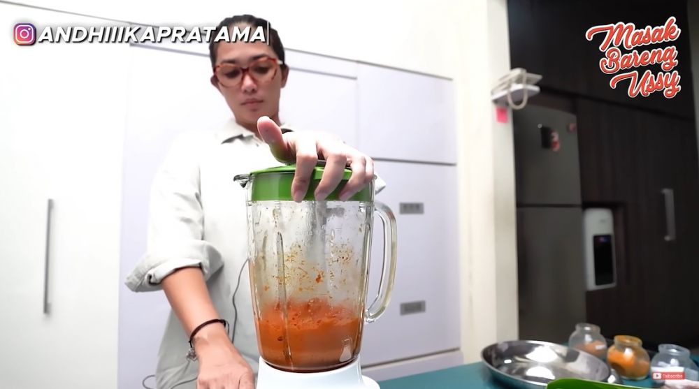 9 Cara Ussy Sulistiawaty bikin ayam bakar Padang ala restoran, bumbunya meresap sempurna