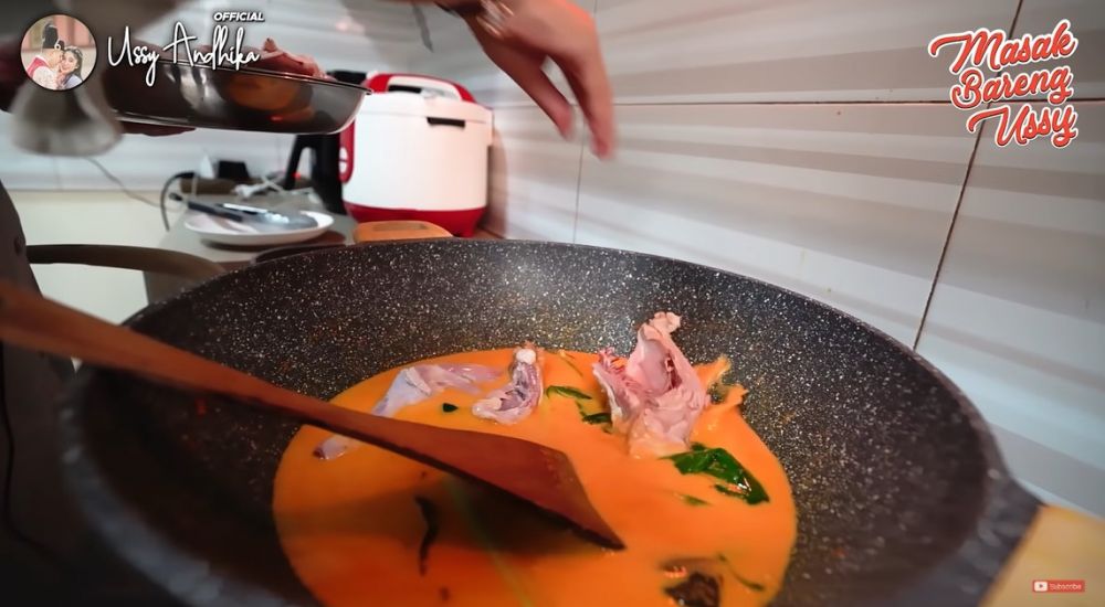 9 Cara Ussy Sulistiawaty bikin ayam bakar Padang ala restoran, bumbunya meresap sempurna