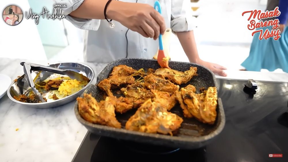 9 Cara Ussy Sulistiawaty bikin ayam bakar Padang ala restoran, bumbunya meresap sempurna