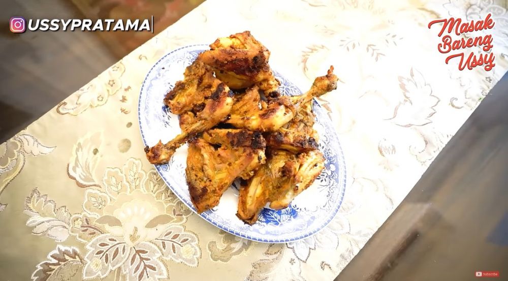 9 Cara Ussy Sulistiawaty bikin ayam bakar Padang ala restoran, bumbunya meresap sempurna