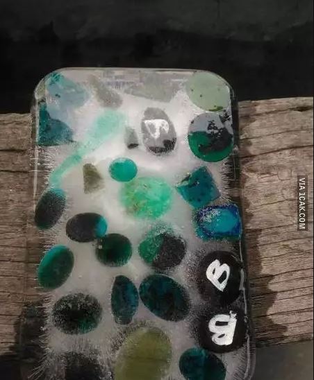 Potret benda beku dalam es Berbagai sumber