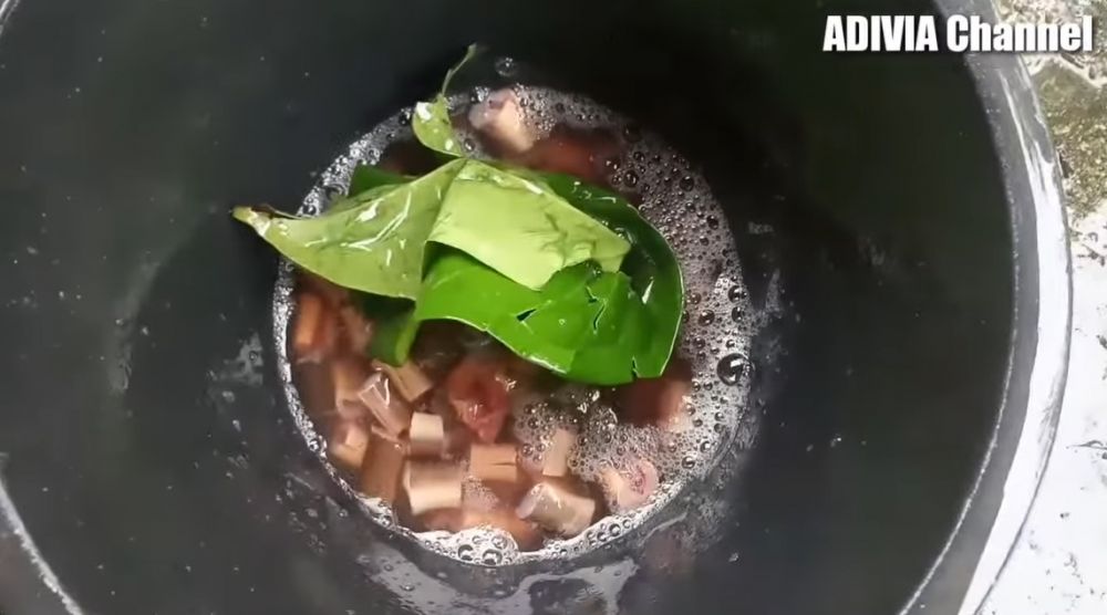 Trik menghilangkan bau amis dan lendir pada belut, cuma pakai satu bahan
