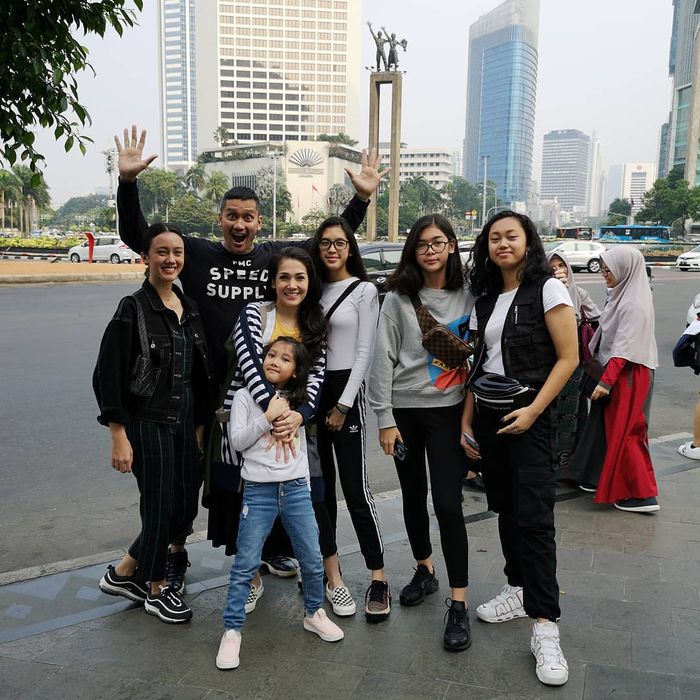 Tora Sudiro bareng kelima anaknya © Instagram