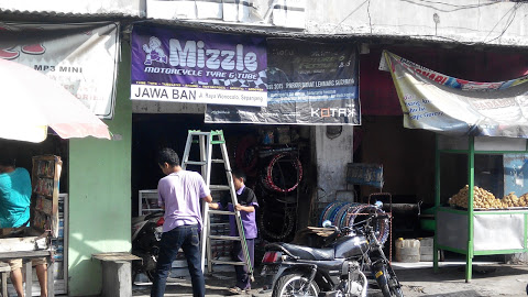 tukang tambal ban tulisannya kocak © berbagai sumber tukang tambal ban tulisannya kocak © berbagai sumber