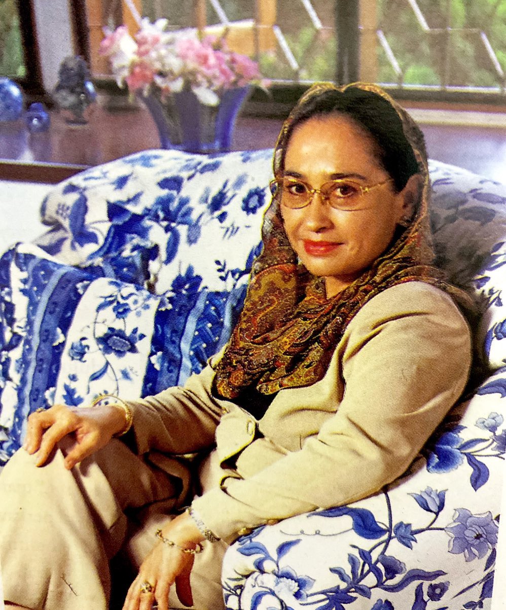 potret terbaru wanita di cover majalah © 2022 berbagai sumber