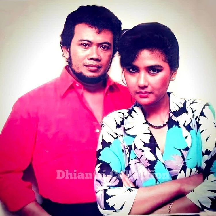 Yati Octavia Ani jualan Martabak  © berbagai sumber