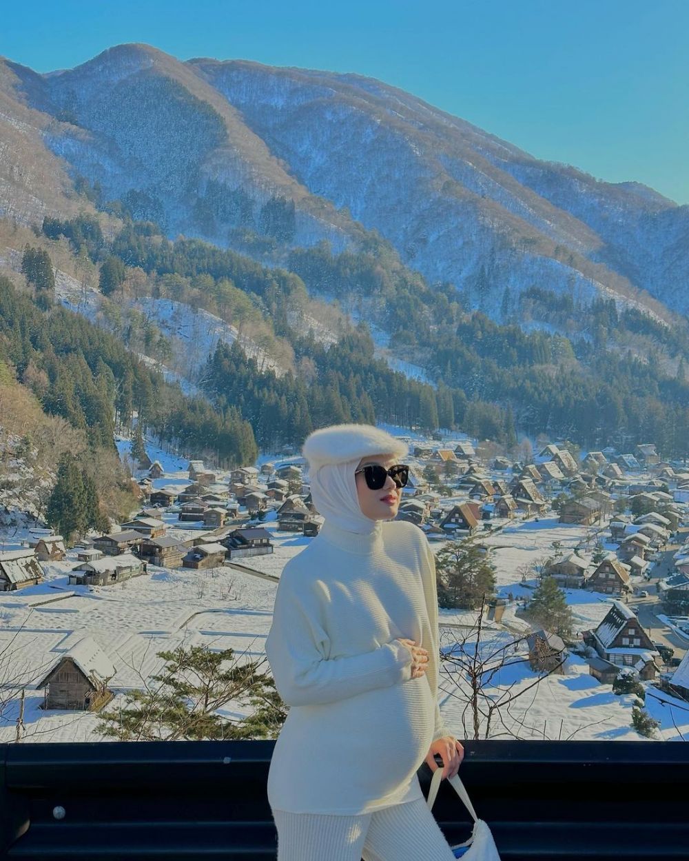 pesona 9 seleb pamer baby bump anak kedua saat liburan © berbagai sumber pesona 9 seleb pamer baby bump anak kedua saat liburan © berbagai sumber