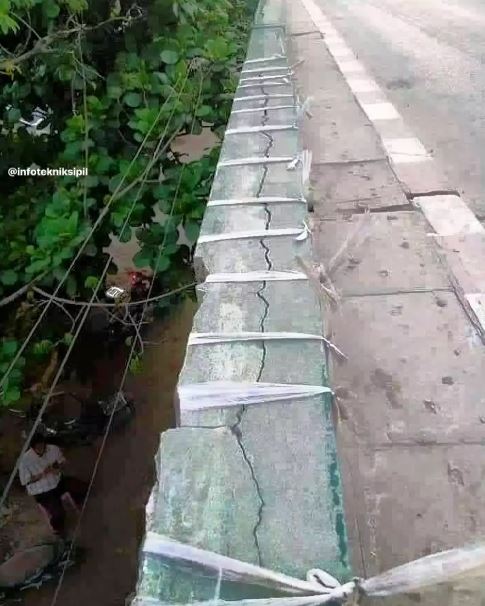 Potret nyeleneh perbaikan konstruksi rusak Berbagai sumber Potret nyeleneh perbaikan konstruksi rusak Berbagai sumber