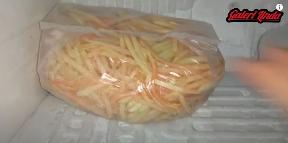 Cara menyimpan pepaya muda yang sudah diserut agar segar sampai berbulan-bulan