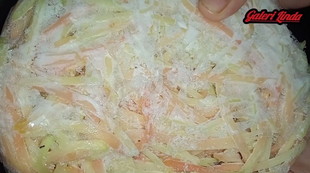 Cara menyimpan pepaya muda yang sudah diserut agar segar sampai berbulan-bulan