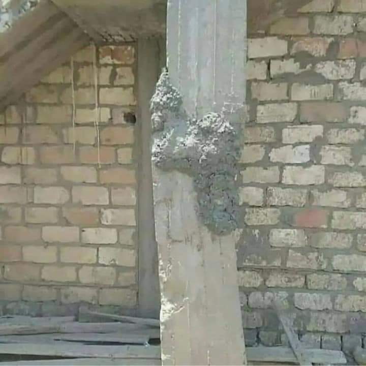 bangunan mau ambruk diperbaiki seadanya © berbagai sumber