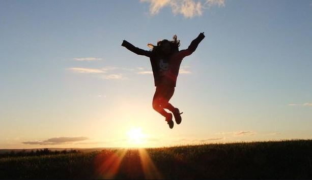 Arti mimpi menyetir mobil © 2023 brilio.net Arti mimpi menyetir mobil © 2023 brilio.net