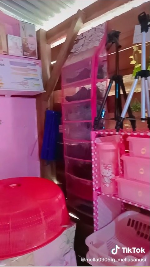 dapur kayu sederhana rapi © TikTok/@mella0905ig_mellasanusi dapur kayu sederhana rapi © TikTok/@mella0905ig_mellasanusi