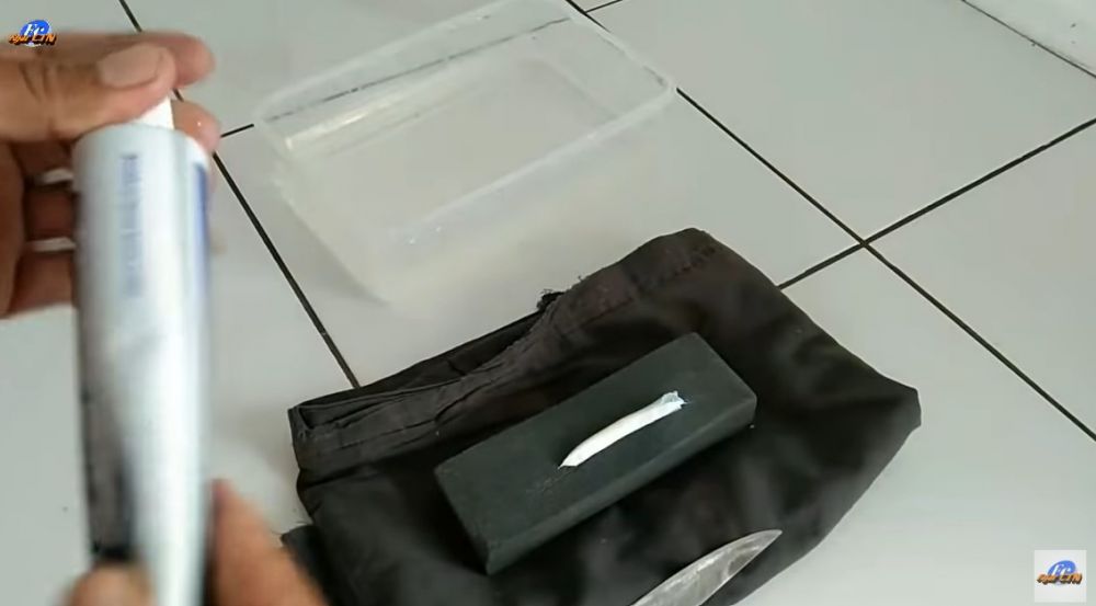 Trik mengasah pisau agar setajam silet, cuma pakai satu bahan