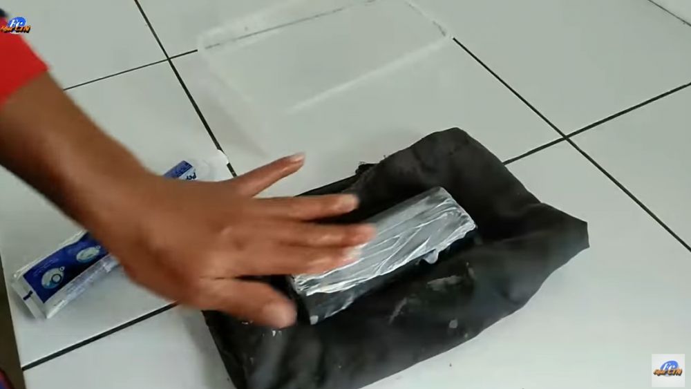 Trik mengasah pisau agar setajam silet, cuma pakai satu bahan