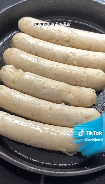 5 Cara bikin sosis ayam homemade, sehat dan tetap lembut walaupun sudah dingin usai disajikan