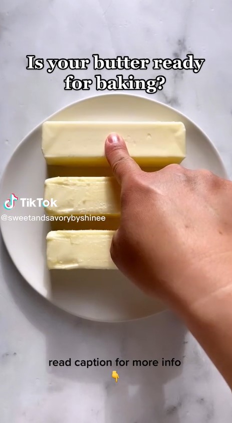 Trik mengetahui suhu mentega sudah pas dan siap dicampur ke dalam adonan