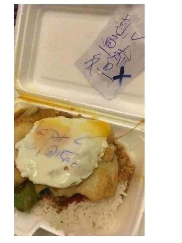 momen apes saat mau makan bikin elus dada © berbagai sumber