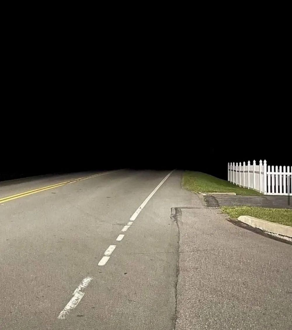 bangunan kelihatan menyatu sama alam sekitar © berbagai sumber