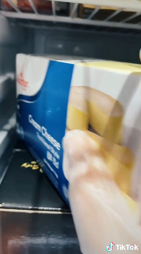 Cara aman menyimpan cream cheese yang kemasannya sudah dibuka, nggak mudah basi dan berjamur