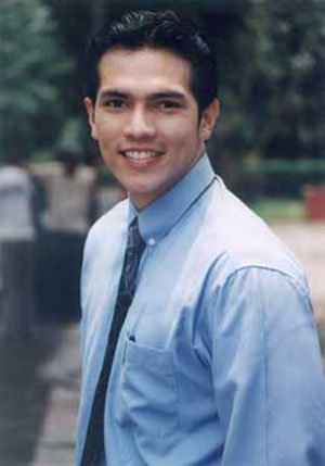 Adrian Maulana pegawai kantoran © berbagai sumber