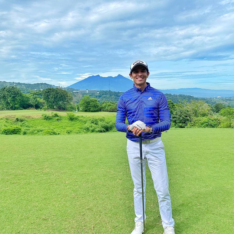 Adrian Maulana pegawai kantoran © berbagai sumber