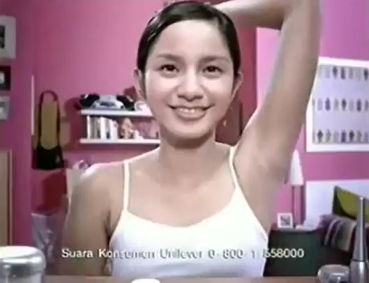 Wanita di iklan deodoran kini jadi instruktur selam, intip 11 potret terbarunya