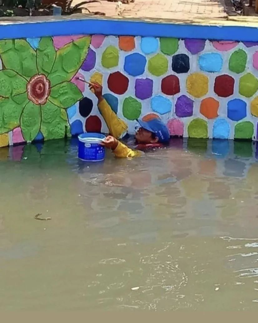 bapak-bapak terlalu santai di semua situasi © berbagai sumber