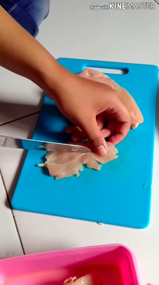 Mudah ditiru, 5 cara memotong dada ayam untuk bikin chicken katsu yang tipis dan lebar
