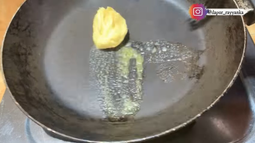 Trik bikin adonan tepung buat gorengan agar renyahnya tahan lama dan tak mudah menyerap minyak