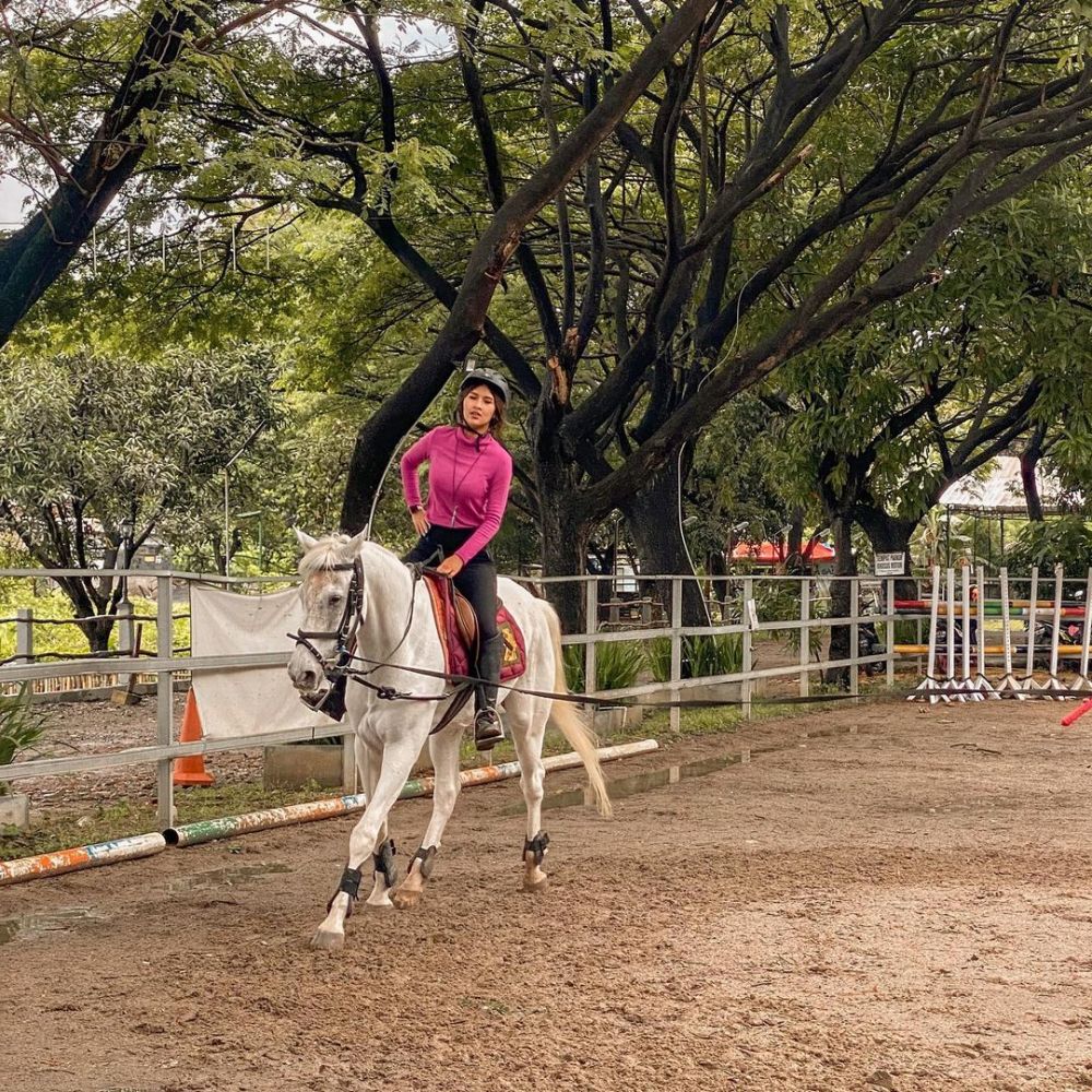 gaya keseharian Soraya Rasyid yang glamor © 2022 berbagai sumber gaya keseharian Soraya Rasyid yang glamor © 2022 berbagai sumber