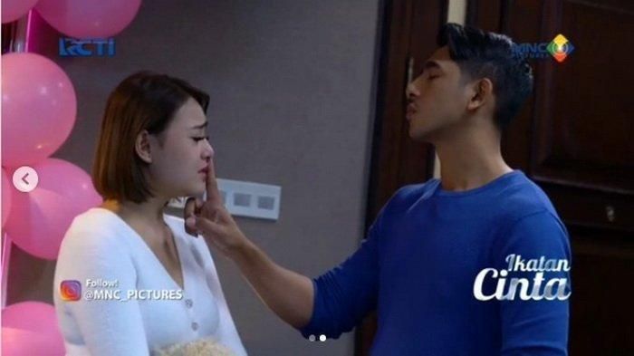 Adegan romantis Andin dan Aldebaran © berbagai sumber Adegan romantis Andin dan Aldebaran © berbagai sumber