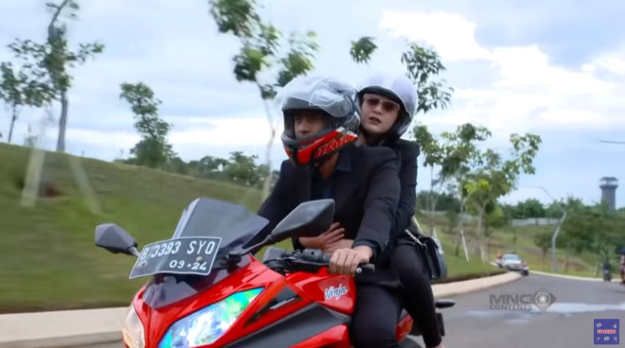 Adegan romantis Andin dan Aldebaran © berbagai sumber Adegan romantis Andin dan Aldebaran © berbagai sumber