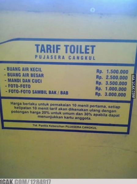 15 Tulisan tarif di toilet umum ini absurd abis, bikin bingung bacanya