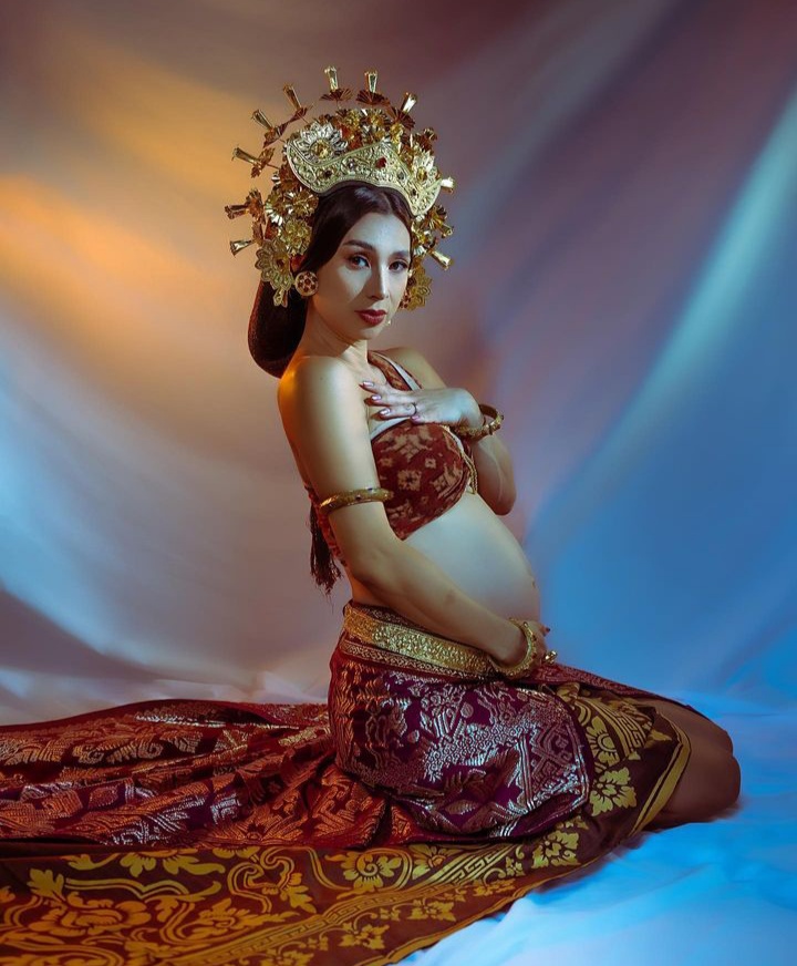 Tampil bak putri Bali, 11 maternity shoot Jennifer Bachdim ini bikin salah fokus