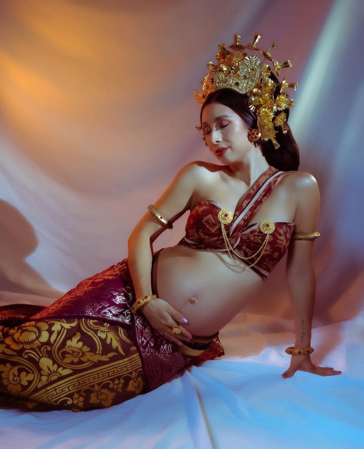 Tampil bak putri Bali, 11 maternity shoot Jennifer Bachdim ini bikin salah fokus