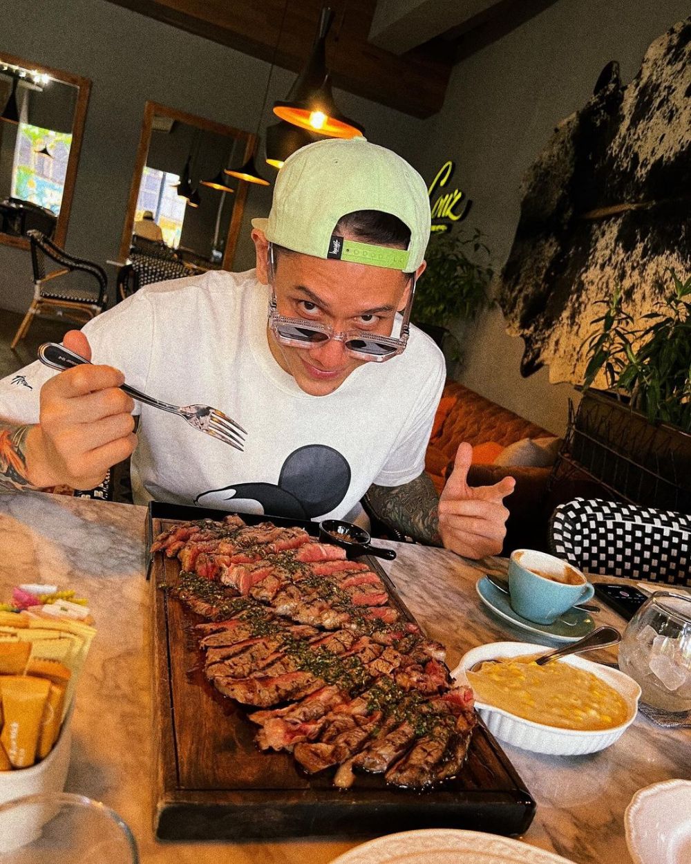 10 Makanan sehat dikonsumsi Ganindra Bimo ini bantu bikin tubuh kekar