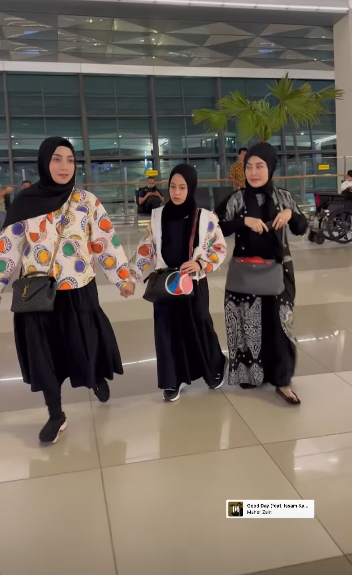 11 Potret terbaru putri Siti KDI yang beranjak remaja, paras bulenya bikin terpesona
