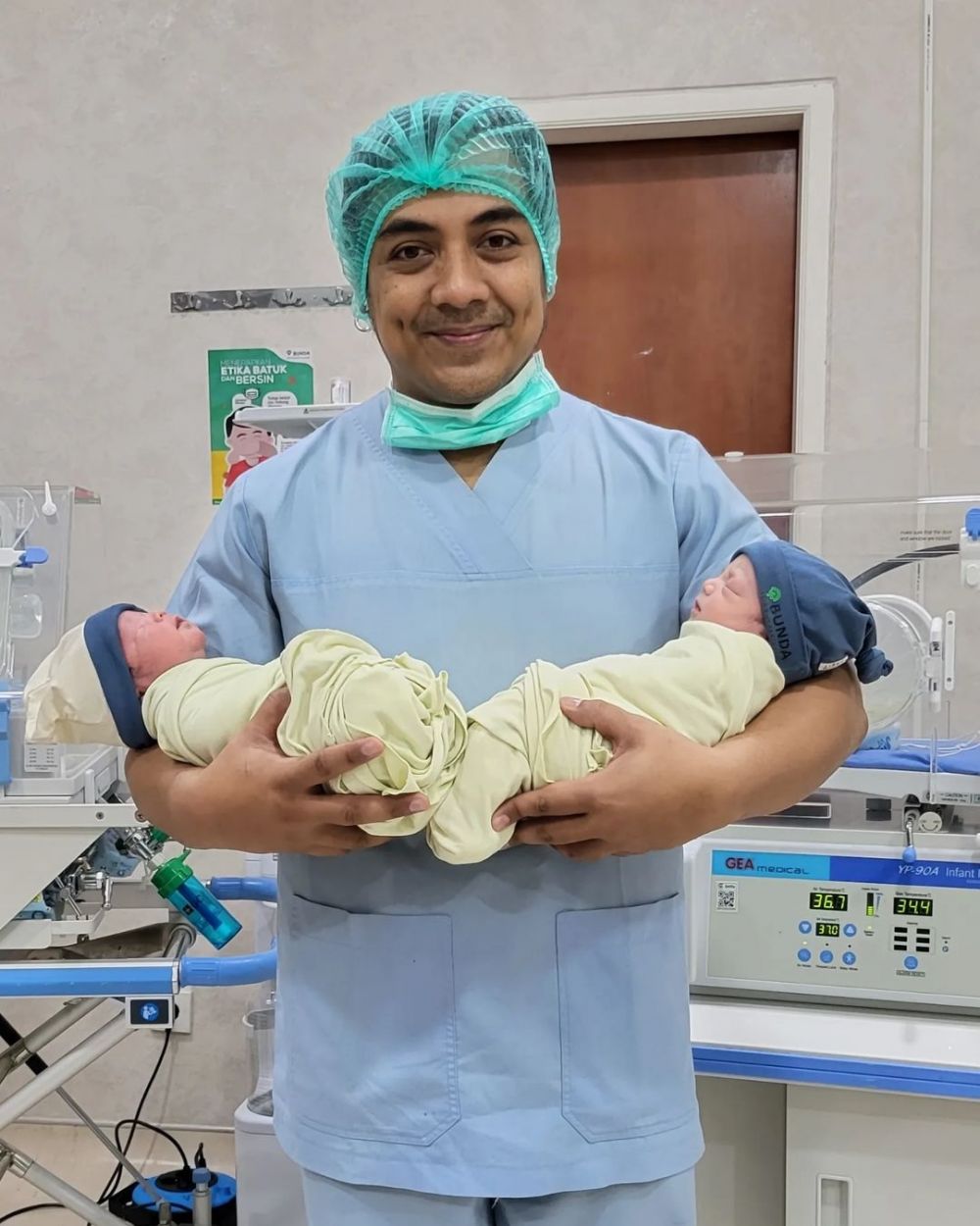 8 Tahun menanti anak laki-laki, ini 9 momen Indri Giana istri Ustaz Riza Muhammad lahirkan bayi kembar