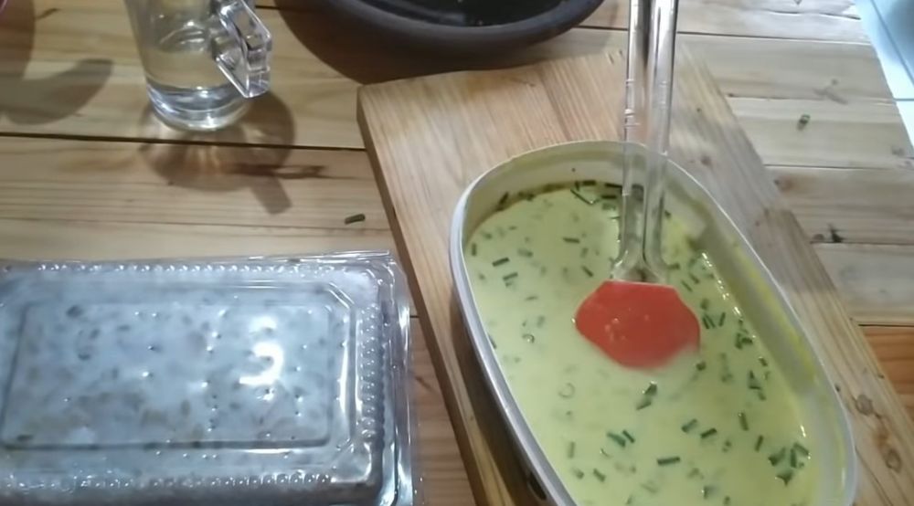 Trik membuat adonan tempe mendoan ini bikin hasilnya keriting dan gurih