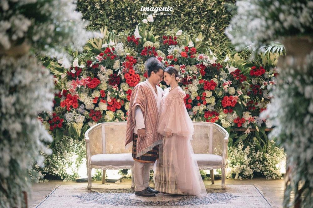 kesederhanaan arie kriting dan indah permatasari © berbagai sumber kesederhanaan arie kriting dan indah permatasari © berbagai sumber