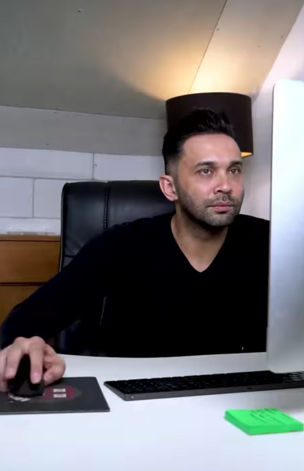 Potret terbaru Teuku Zacky © 2023 brilio.net Potret terbaru Teuku Zacky © 2023 brilio.net