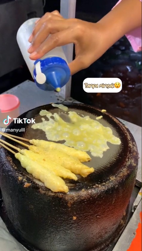 Cara unik bikin telur gulung tanpa minyak dan wajan ini bisa dijual Rp 1.000, hasil tetap mulus