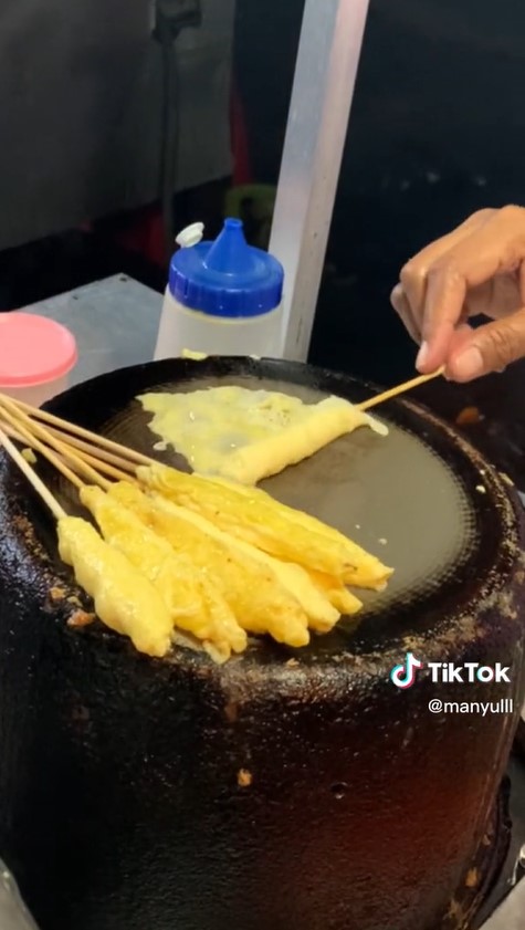 Cara unik bikin telur gulung tanpa minyak dan wajan ini bisa dijual Rp 1.000, hasil tetap mulus