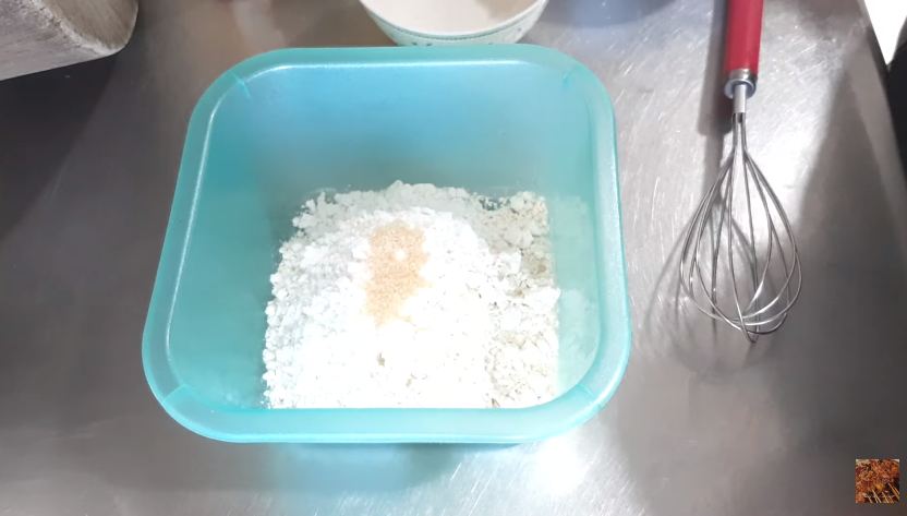 Trik membuat adonan pisang goreng agar renyah seharian dan tak mudah menyerap minyak