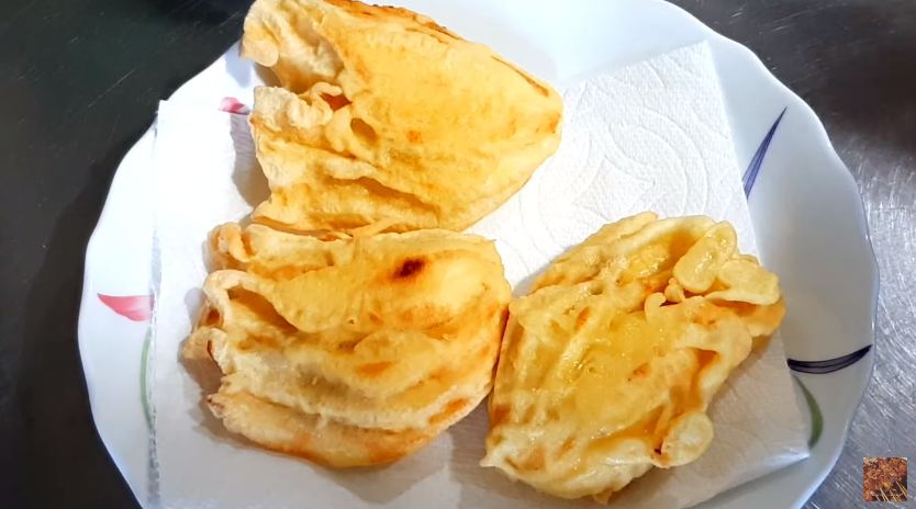 Trik membuat adonan pisang goreng agar renyah seharian dan tak mudah menyerap minyak