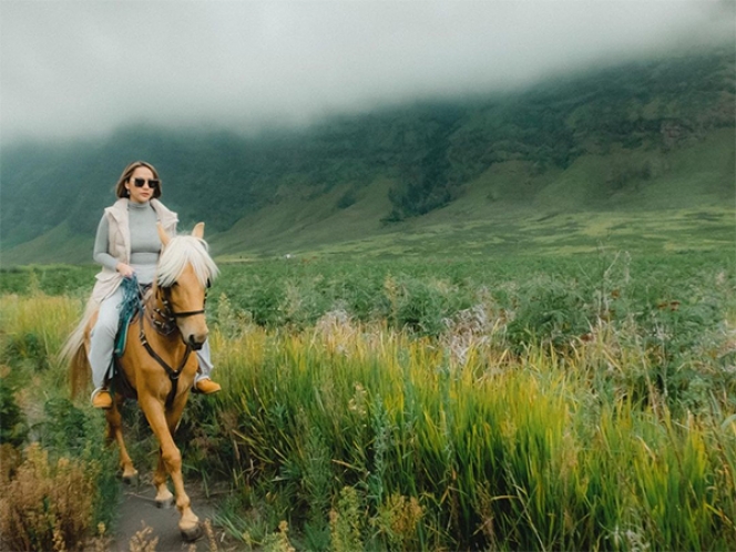 Penampilan penyanyi saat berkuda © Instagram Penampilan penyanyi saat berkuda © Instagram