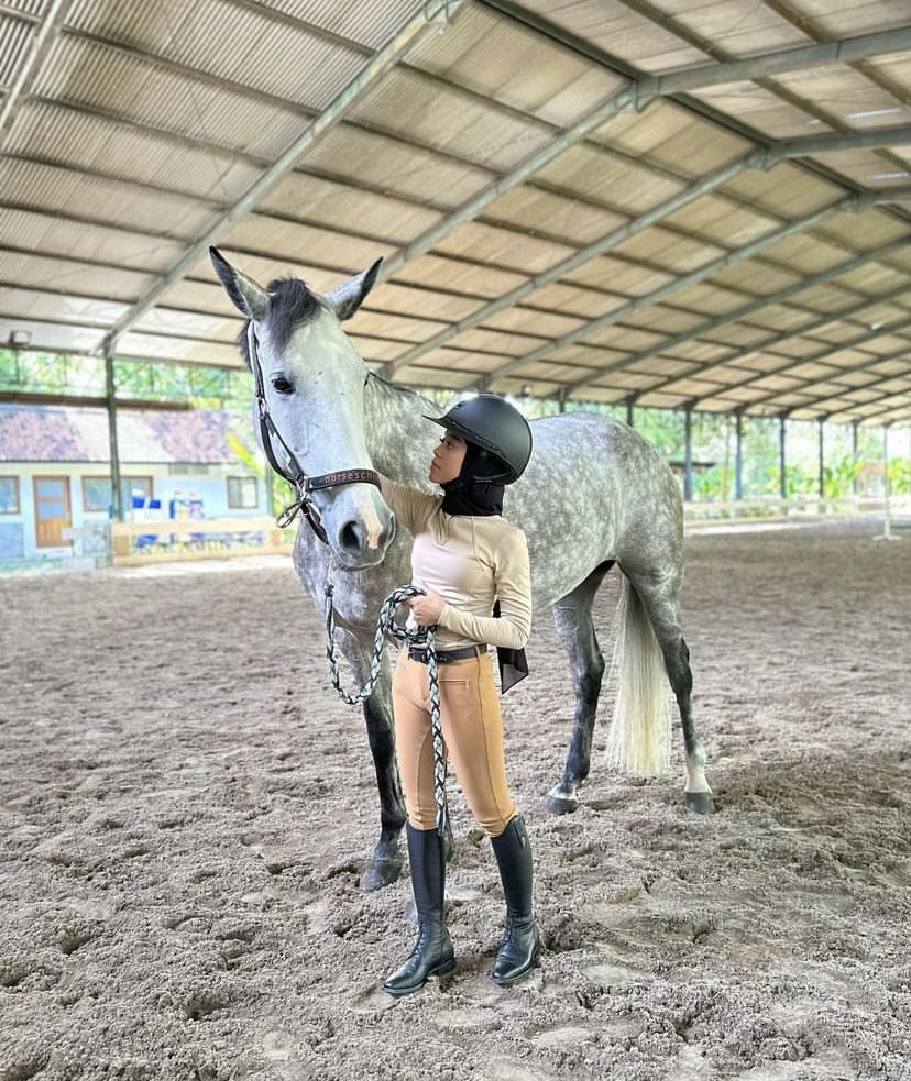 Penampilan penyanyi saat berkuda © Instagram Penampilan penyanyi saat berkuda © Instagram